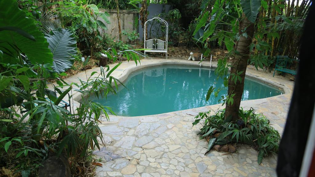 Bushman Cafe Hotel Abidjan Eksteriør bilde