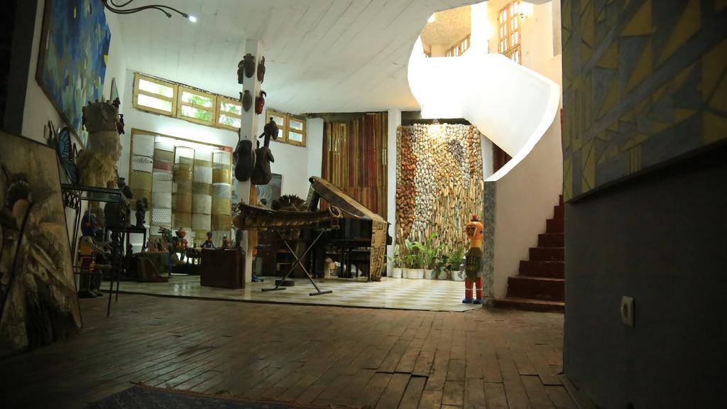 Bushman Cafe Hotel Abidjan Eksteriør bilde