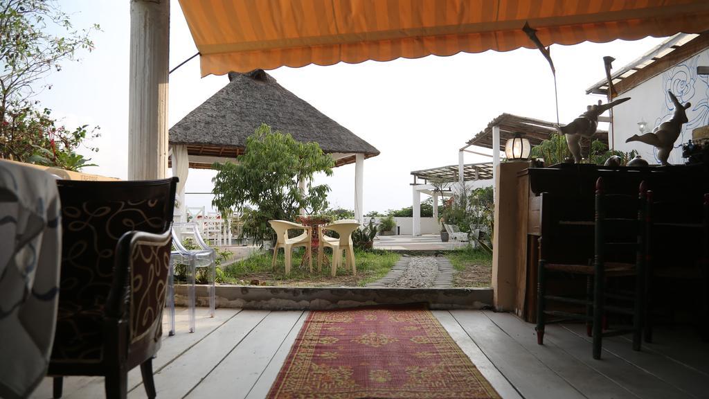 Bushman Cafe Hotel Abidjan Eksteriør bilde