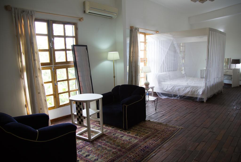 Bushman Cafe Hotel Abidjan Eksteriør bilde