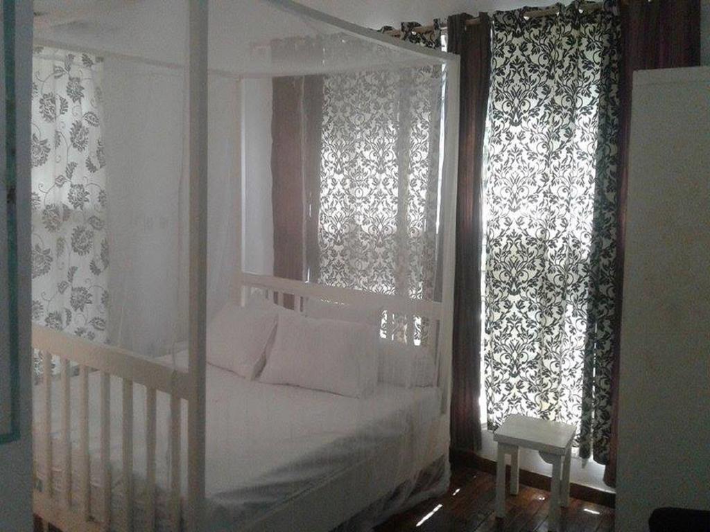 Bushman Cafe Hotel Abidjan Eksteriør bilde