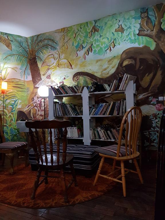 Bushman Cafe Hotel Abidjan Eksteriør bilde